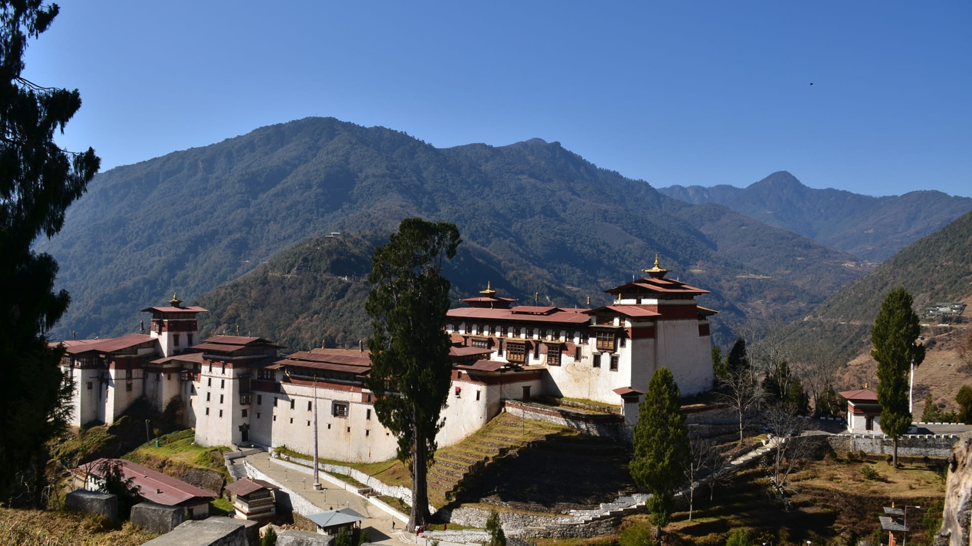 Informationen über Sehenswürdigkeiten, Aktivitäten und touristische Highlights in Städten, Dörfern und Tälern in Bhutan