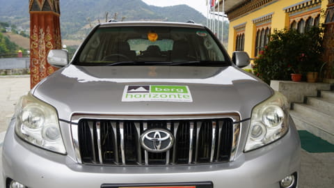 Unsere sicheren und neuwertigen Fahrzeuge in Bhutan 