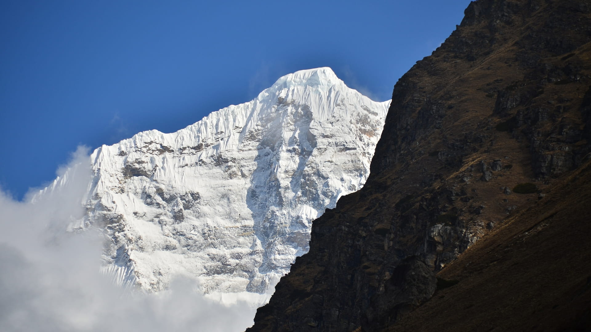 Mountain panorama: Spectacular views of the surrounding mountain landscape from the campsites that impress trekkers