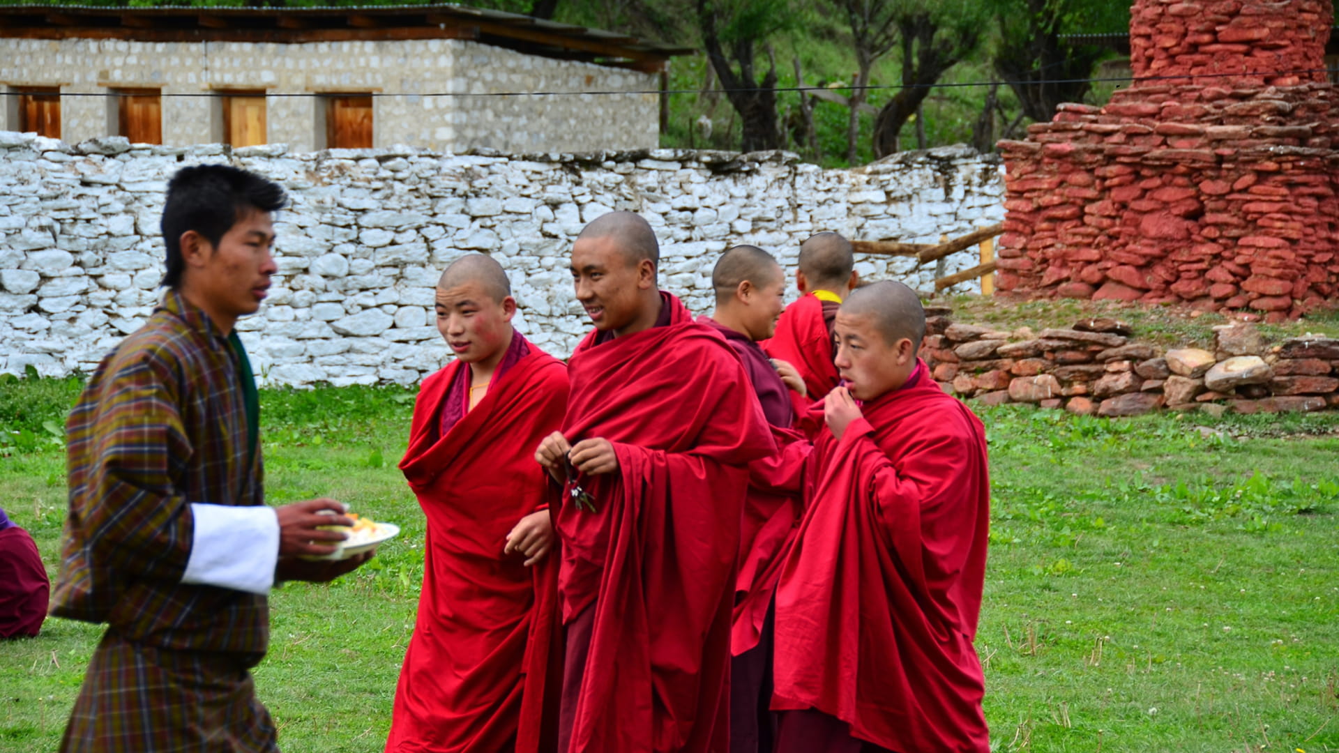 Spiritualität: Mönchsgemeinschaften in der Region Bumthang, die buddhistische Traditionen pflegen