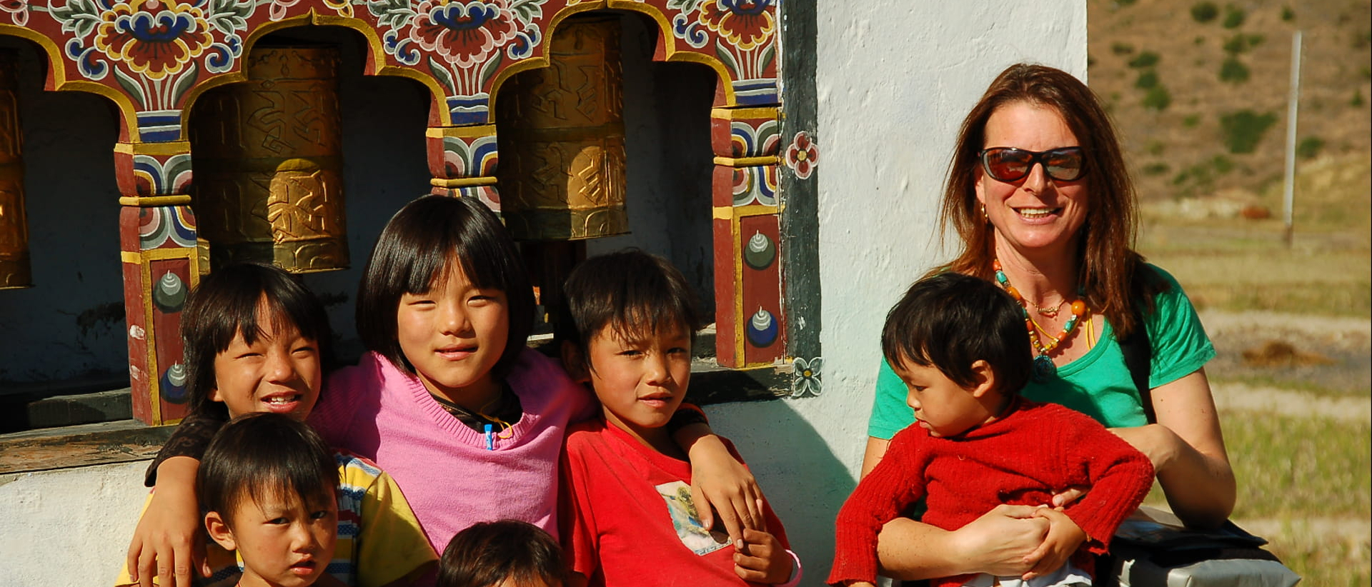 Patricia in Bhutan mit Kindern