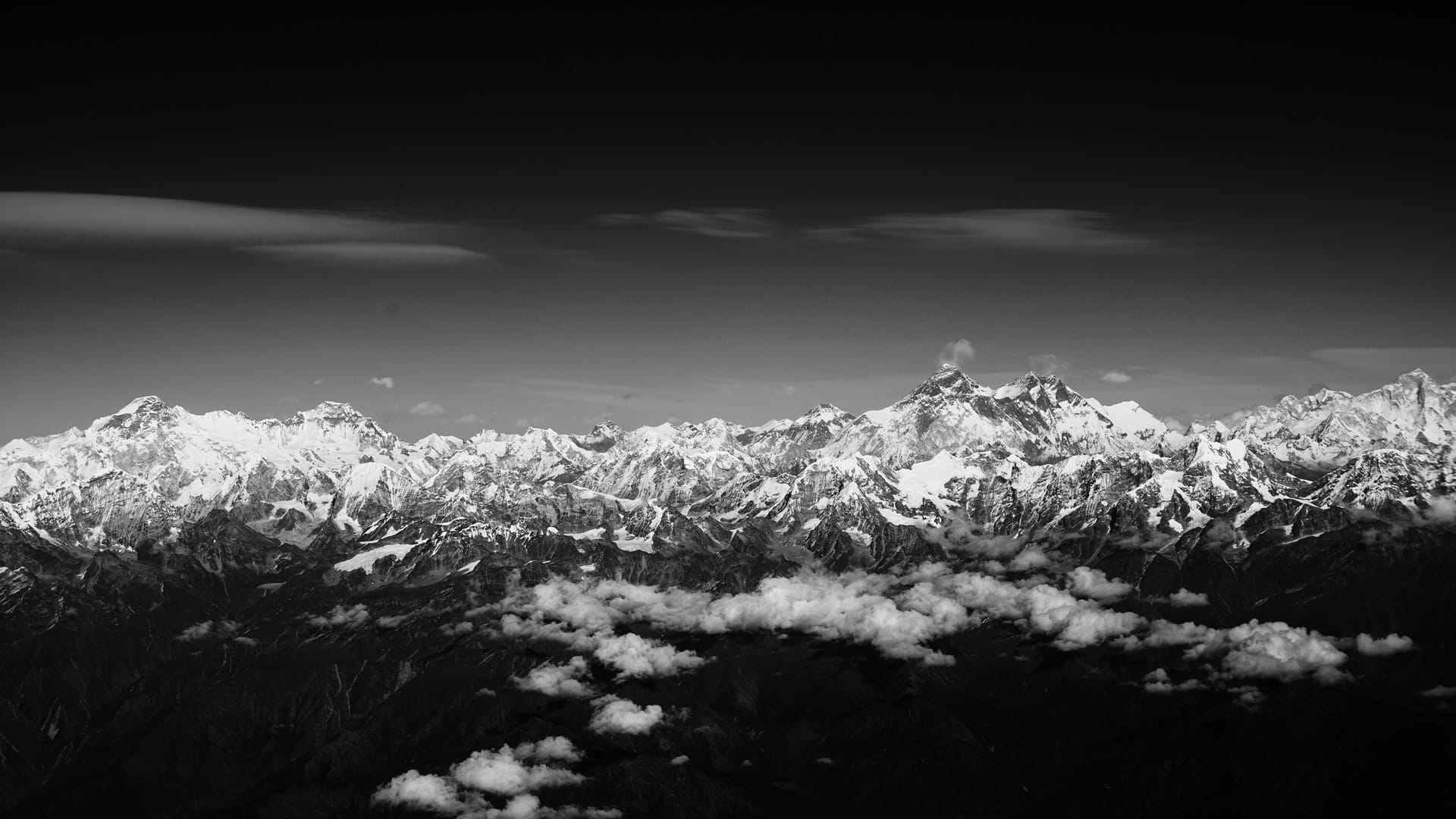 Blick zum Mt. Everest auf dem Flug von Kathmandu nach Paro