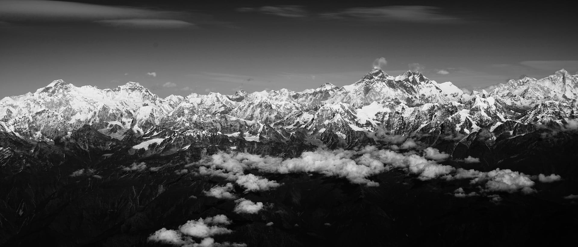 Blick zum Mt. Everest auf dem Flug von Kathmandu nach Paro