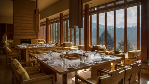 amankora-hotel-gangtey-dining-room-restaurant.jpg