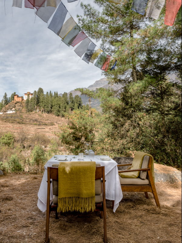 amankora-hotel-paro-drugyel-dzong-viewpoint-dining.jpg