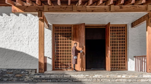 amankora-hotel-paro-main-courtyard-and-entrance.jpg