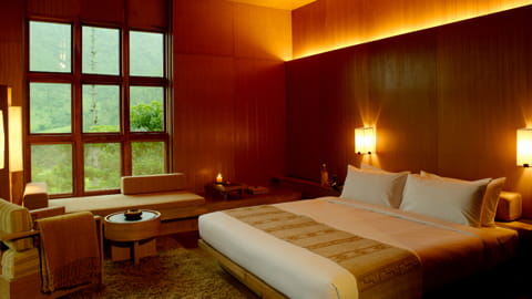 amankora-hotel-punakha-suite-1.jpg