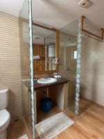 Deluxe Room Bathroom