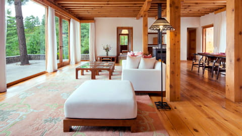  COMO Villa living room with views of the surrounding pine forest 