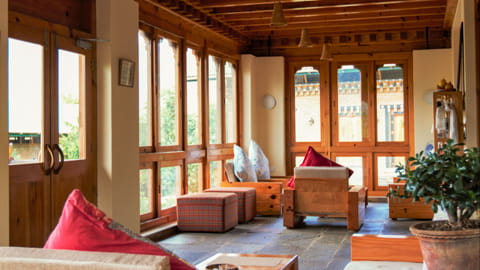 dhumra-farm-lodge-punakha-lobby-02.jpg